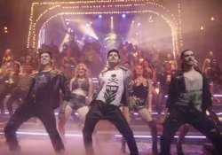 booze beats beauty here s the first song from pyaar ka punchnama 2