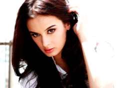 evelyn sharma to produce reality show