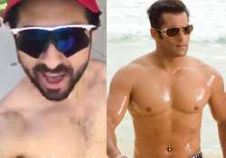 ayushmann khurana goes shirtless to wish salman khan on 50th birthday watch video