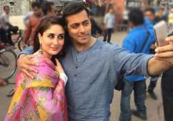 b day special see the rare childhood photo of kareena kapoor with young salman khan