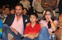 saif s kids turned back from mumbai airport