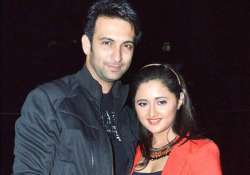 nandish s friend defends him says he wouldn t cheat on rashami