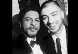 srk s selfie with zayn malik gets 3 353 095 retweets goes viral