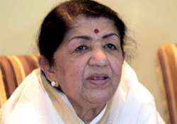 lata mangeshkar pays tributes to netaji bose bal thackeray