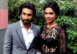 ranveer singh couldn t take his eyes off deepika padukone