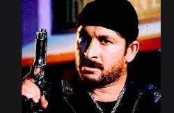 reel life dacoity puts manoj tiwari in trouble