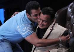 salman khan dances with mithun da on stage of dance india dance 5 view pics