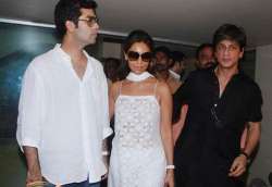 karan gauri to join srk in rome on his birthday