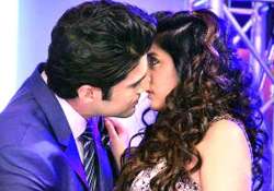 rajeev khandelwal gets a bold slap for mistreating kritika kamra on reporters