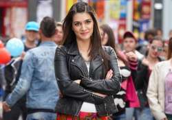 why did kriti sanon just request a fan to not watch dilwale