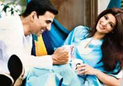 twinkle needs to be controlled says husband akshay kumar