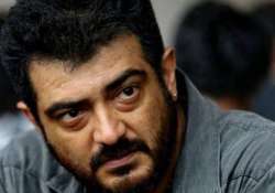 ajith and vivekh s similar getup in yennai arindhaal