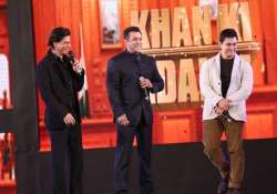 srk salman aamir rule bollywood earn more than rs 500 cr in 2015