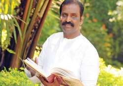 mani ratnam always makes successful love stories vairamuthu