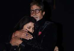 aishwarya hugs amitabh after watching shamitabh