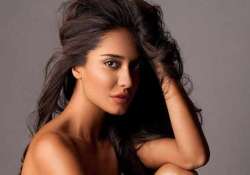 lisa haydon suffering from dengue