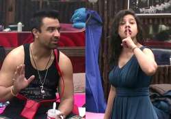 bigg boss 8 halla bol day 2 sambhavna hurls shoe at dimpy ajaz out of the game see pics