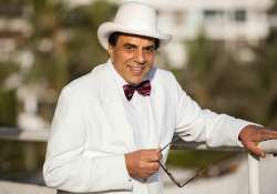 dharmendra to undergo shoulder surgery