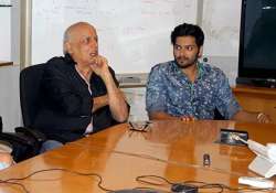 mahesh bhatt gifts book to ali fazal