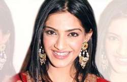 sonam kapoor apologises to shobhaa de