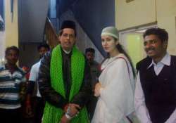 katrina kaif offers prayers at ajmer dargah for fitoor