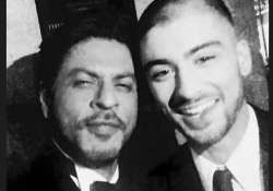 shah rukh khan s selfie with zayn malik goes viral