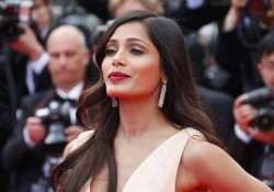 freida pinto to attend nobel peace prize ceremony