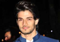 emerging actor sooraj pancholi says can t let salman khan down