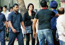 despite being unwell aishwarya continues shooting for jazbaa