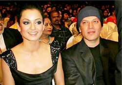 kangana ranaut aditya pancholi s spicy affair details to be enshrined in a book