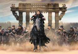 allu arjun reveals his terrifying look in rudhramadevi watch video