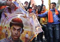 bajrang dal continues protest against pk in delhi