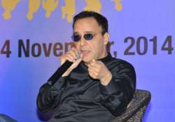 vidhu vinod chopra wants to make 3 idiots in different languages