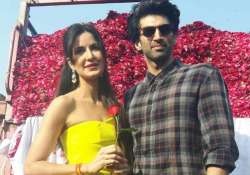 katrina kaif celebrates rose day with aditya roy for fitoor