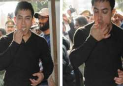 aamir khan spotted enjoying paan in varanasi