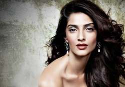 sonam kapoor turns 30 bollywood wishes the fashionista on twitter