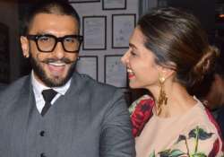 omg deepika padukone kisses lover ranveer singh in public watch video