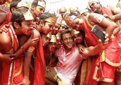 salman khan s inside pics from bajrangi bhaijaan song out