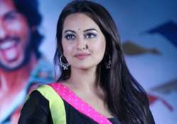 sonakshi sinha travels in local train for akira