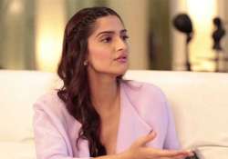 sonam kapoor lashes out at people for criticising aamir khan