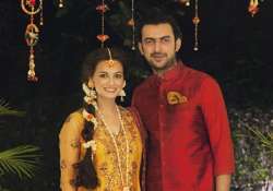 dia mirza sahil sangha wedding set for the d day dia looks flawless on mehendi see pics