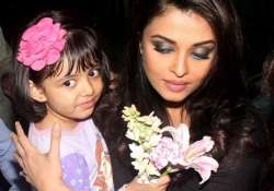 watch aishwarya rai lost her cool at media for injuring aaradhya