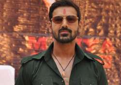 john flaunts retro sunglasses in shootout at wadala