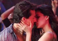 kriti sanon i was hesitant about lip lock