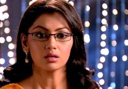 kumkum bhagya pragya fights with neighbours