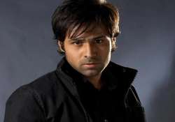 lucknow girl creates scene outside emraan hasmi s residence in mumbai