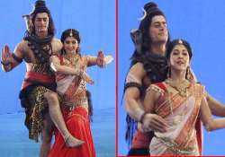 mohit and sonarika spotted doing love dance in devon ke dev.. sets