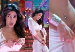 make way for seductive priyanka chopra s modern mujra in ram leela view video and stills