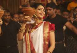 mallika seeks durga blessings for perfect bride