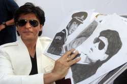 meeting new people makes shah rukh khan feel awkward